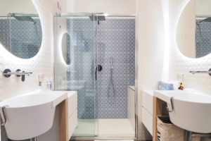 Room G Suite – private bathroom, very large shower box