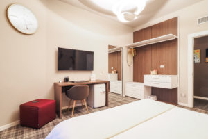 Camera L Junior Suite con Terrazza - dettagli zona lavoro