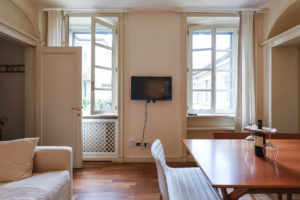 Moscova 29 – 1 bedroom apartment. Living area. Backyard windows