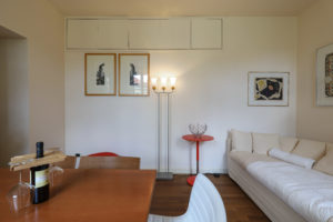 Moscova 29 – 1 bedroom apartment. Table in Living Area