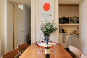 Moscova 29 – 1 bedroom apartment. Table in Living Area