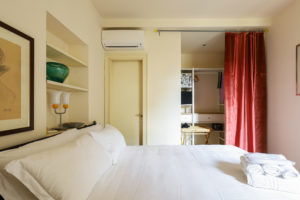 Moscova 29 – 1 bedroom apartment. Details bed