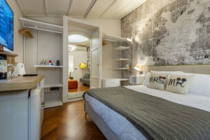 Room S Junior Suite with Bathroom and Private Balcony – View on living area