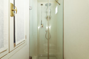 Moscova 29 – 1 bedroom apartment. Shower box details