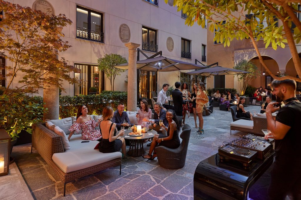 mandarin bar esterno